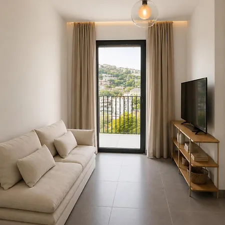 New 2-room Air-conditioned In The Clouds Nizza