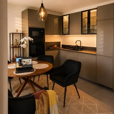 New 2-room Air-conditioned In The Clouds
